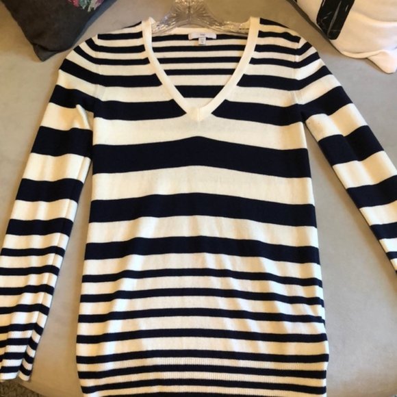 Gap - V-Neck Tunic Sweater 691508 | Navy Blue & White Stripes | Size Small - Picture 7 of 11